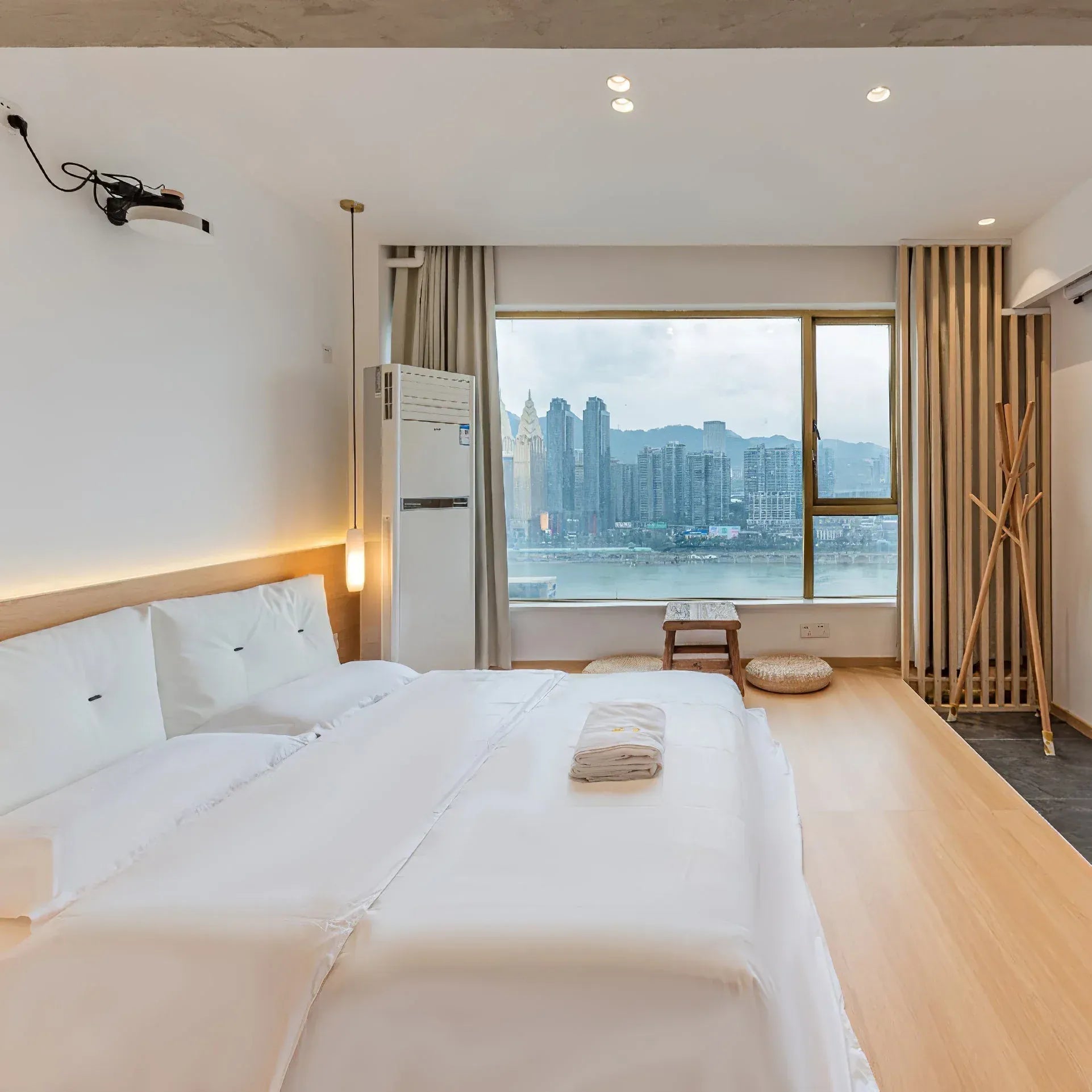 D 7cm x H 38cm / ∅ 2.8″ x H 15″ / Whilte Wrenna Alabaster Flute Pendant Light